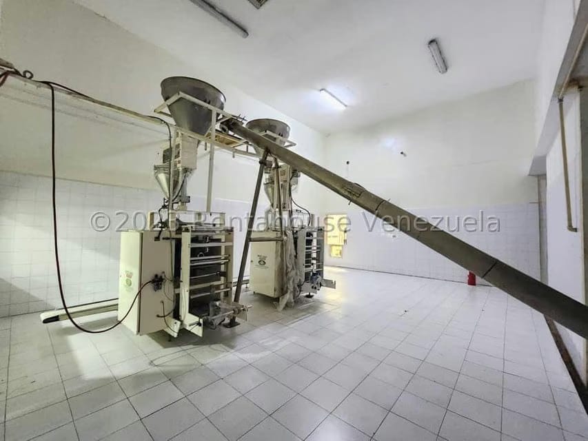 Comercial (Galpon - Deposito) en Venta en Zona Industrial 3, Lara - 39