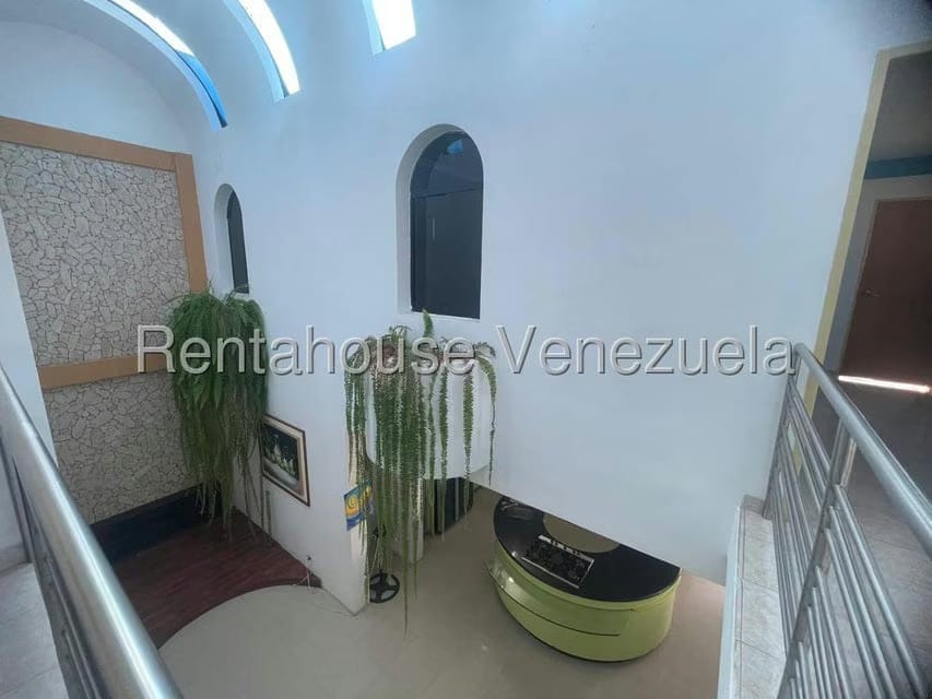 Casa (Multipes Niveles) en Venta en Via el Ujano, Lara - 28