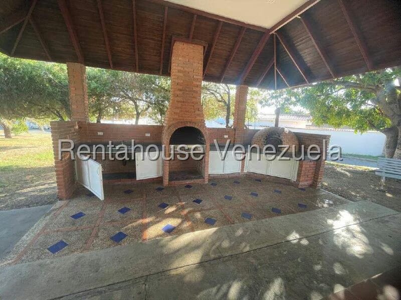Casa (Multipes Niveles) en Venta en Via el Ujano, Lara - 55