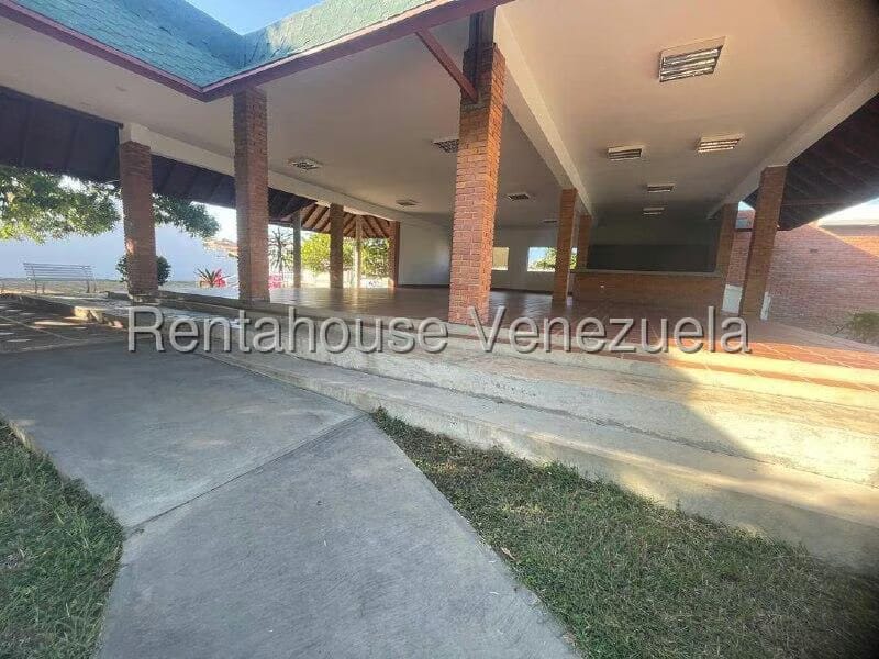 Casa (Multipes Niveles) en Venta en Via el Ujano, Lara - 56