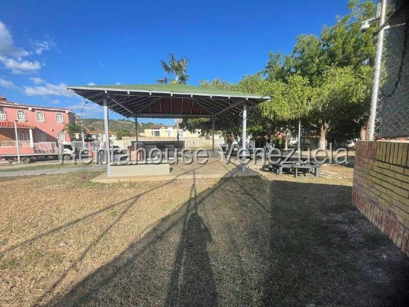 Casa (Multipes Niveles) en Venta en Via el Ujano, Lara - 61