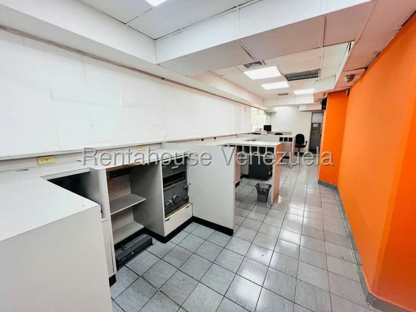 Comercial (Local Comercial) en Venta en Urbanizacion El Centro, Aragua - 24