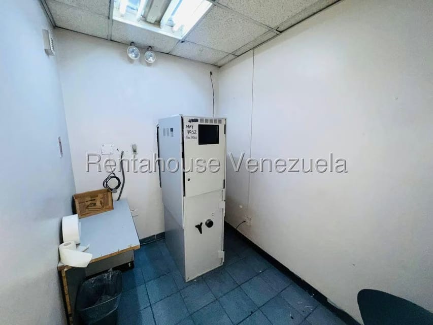 Comercial (Local Comercial) en Venta en Urbanizacion El Centro, Aragua - 34