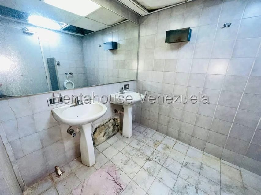 Comercial (Local Comercial) en Venta en Urbanizacion El Centro, Aragua - 37