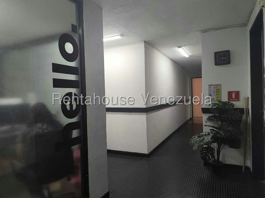 Comercial (Oficina) en Alquiler en Los Palos Grandes, Distrito Metropolitano - 4