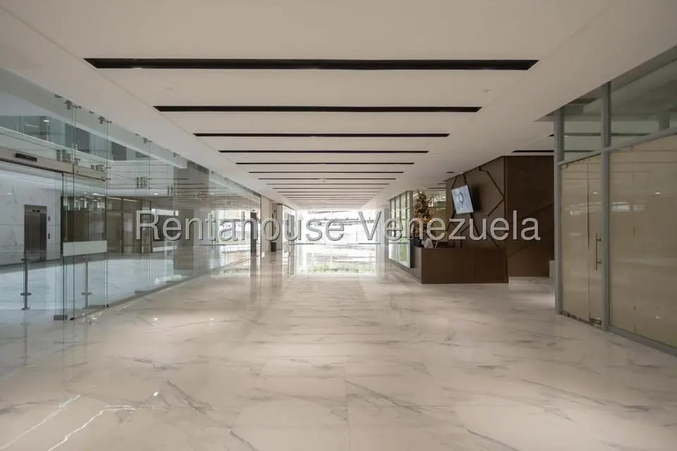 Comercial (Oficina) en Alquiler en Los Naranjos del Cafetal, Distrito Metropolitano - 2