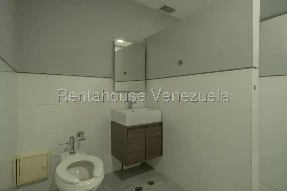Comercial (Oficina) en Alquiler en Los Naranjos del Cafetal, Distrito Metropolitano - 12