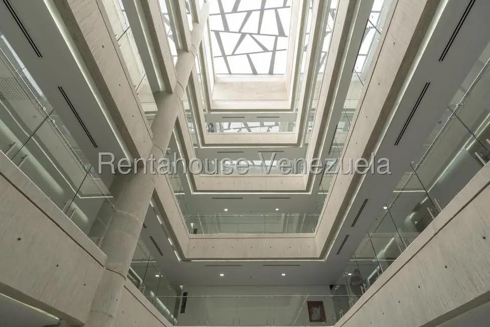 Comercial (Oficina) en Alquiler en Los Naranjos del Cafetal, Distrito Metropolitano - 4