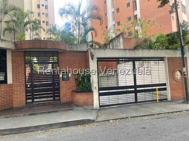 Apartamento (1 Nivel) en Alquiler en Lomas del Avila, Distrito Metropolitano - 2