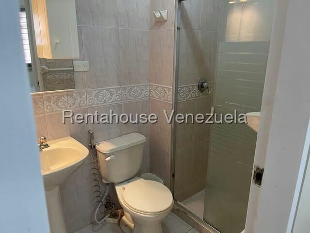 Apartamento (1 Nivel) en Alquiler en Lomas del Avila, Distrito Metropolitano - 20