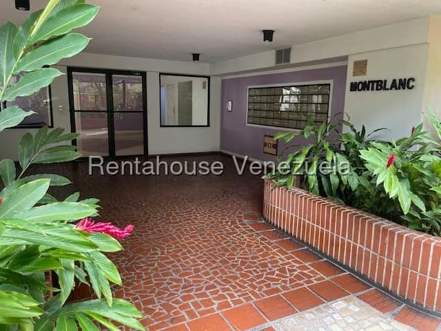 Apartamento (1 Nivel) en Alquiler en Lomas del Avila, Distrito Metropolitano - 4