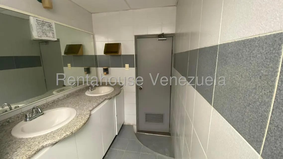 Comercial (Local Comercial) en Alquiler en Dr Portillo, Zulia - 11