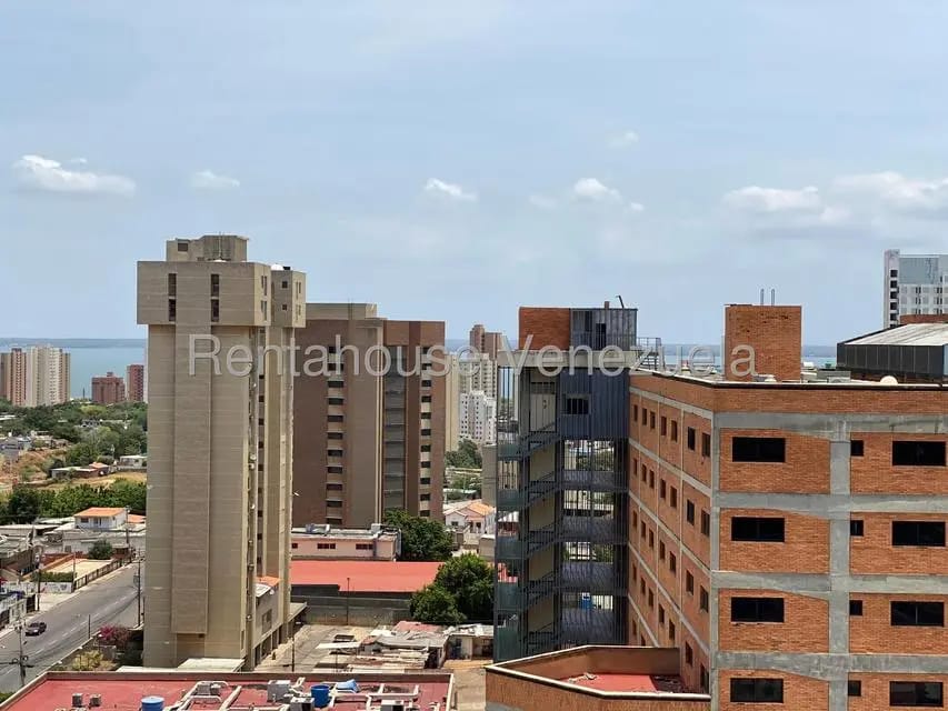 Comercial (Local Comercial) en Alquiler en Dr Portillo, Zulia - 14