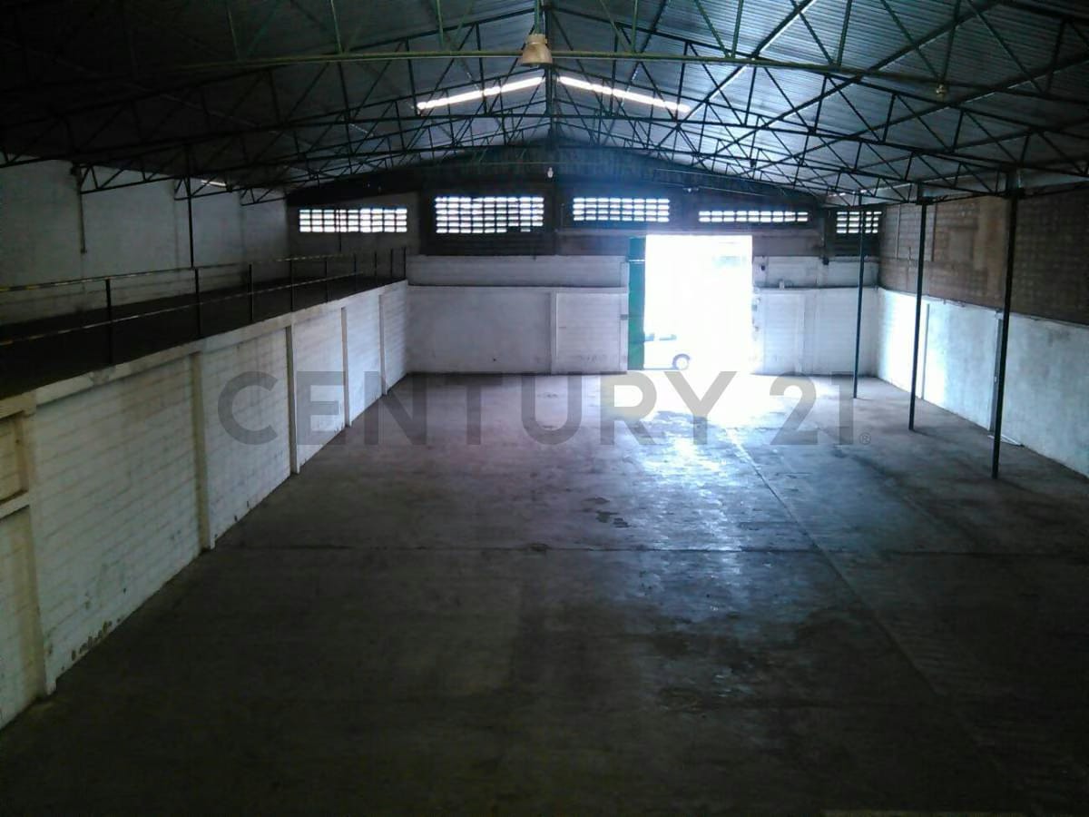 Alquilo excelente galpones en Complejo Industrial Cerrado Carretera Perija - 11