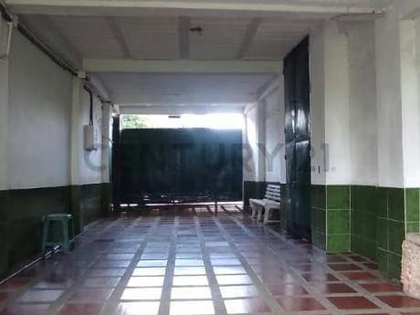 En venta casa amplia con gran terreno en La Parroquia La Cruz.