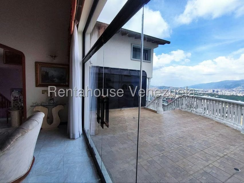 Casa (Multipes Niveles) en Venta en Colinas de Santa Monica, Distrito Metropolitano - 16