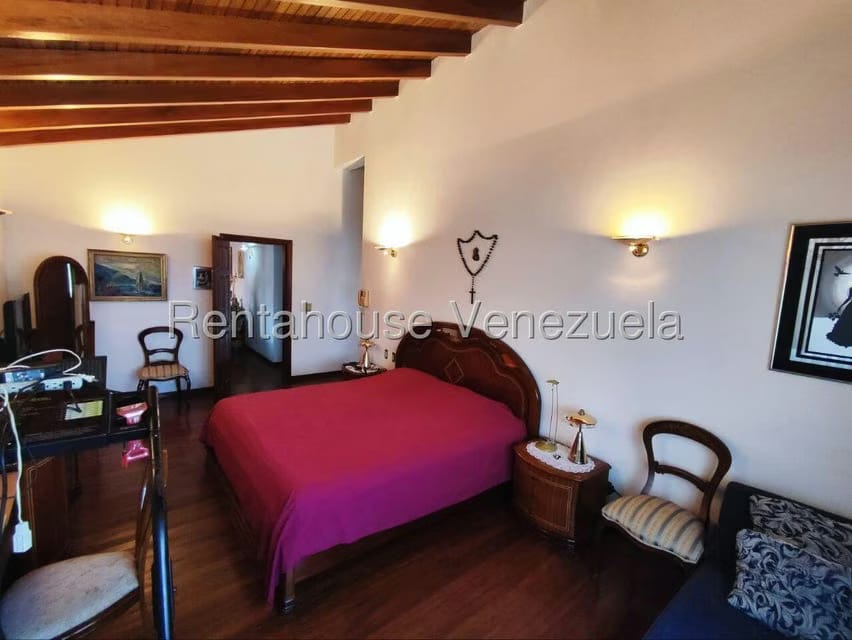 Casa (Multipes Niveles) en Venta en Colinas de Santa Monica, Distrito Metropolitano - 3