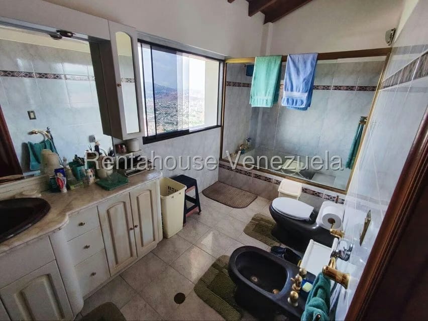 Casa (Multipes Niveles) en Venta en Colinas de Santa Monica, Distrito Metropolitano - 23