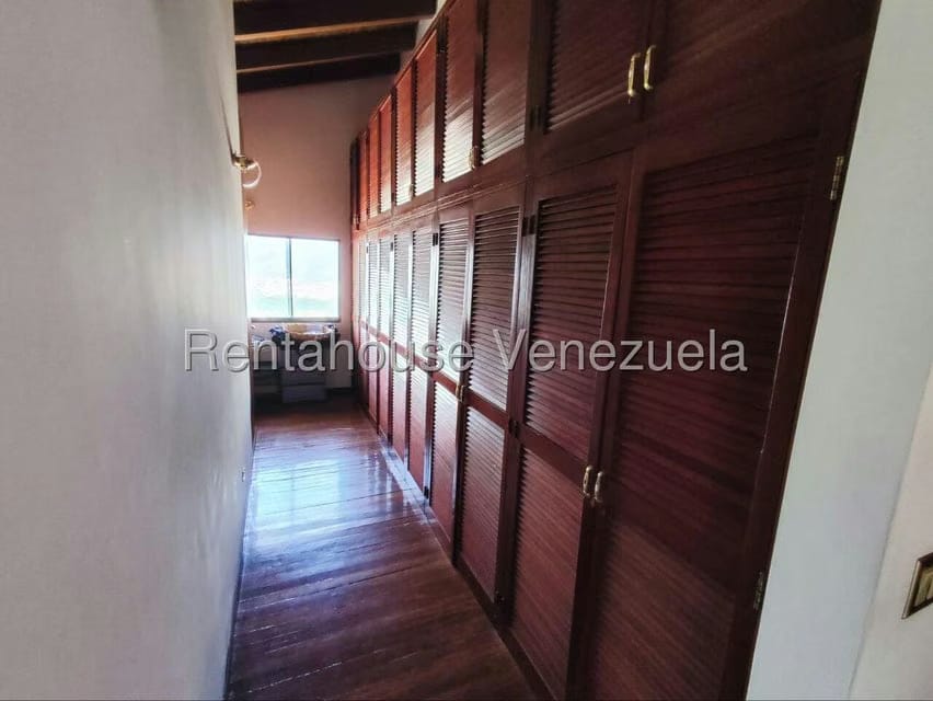 Casa (Multipes Niveles) en Venta en Colinas de Santa Monica, Distrito Metropolitano - 24