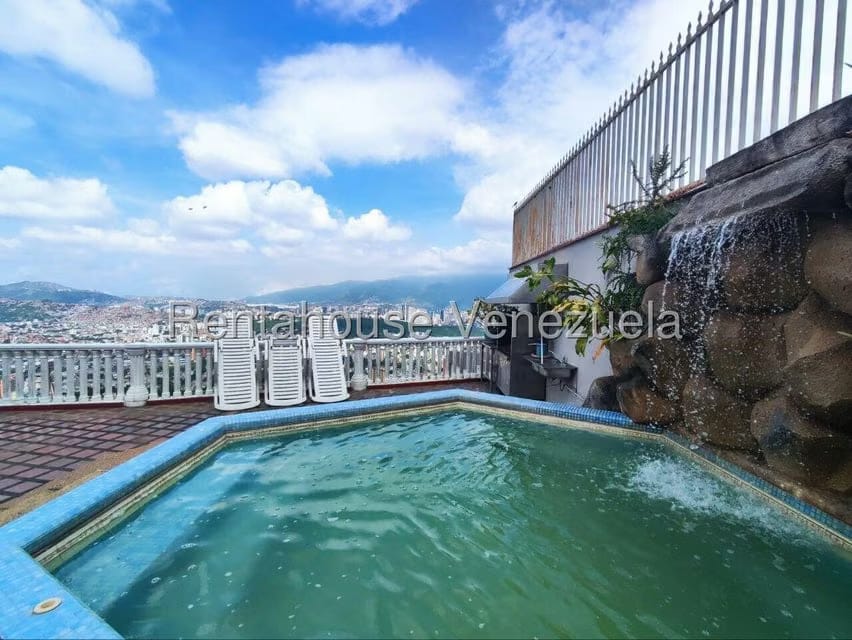 Casa (Multipes Niveles) en Venta en Colinas de Santa Monica, Distrito Metropolitano - 30