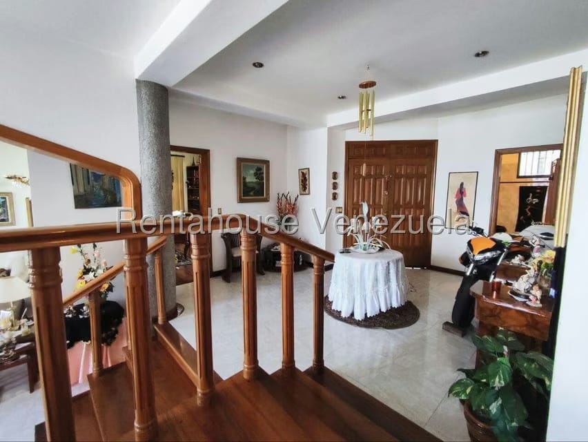 Casa (Multipes Niveles) en Venta en Colinas de Santa Monica, Distrito Metropolitano - 4