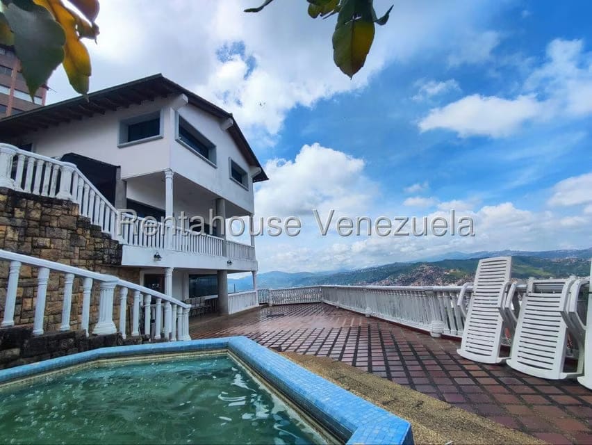 Casa (Multipes Niveles) en Venta en Colinas de Santa Monica, Distrito Metropolitano - 33