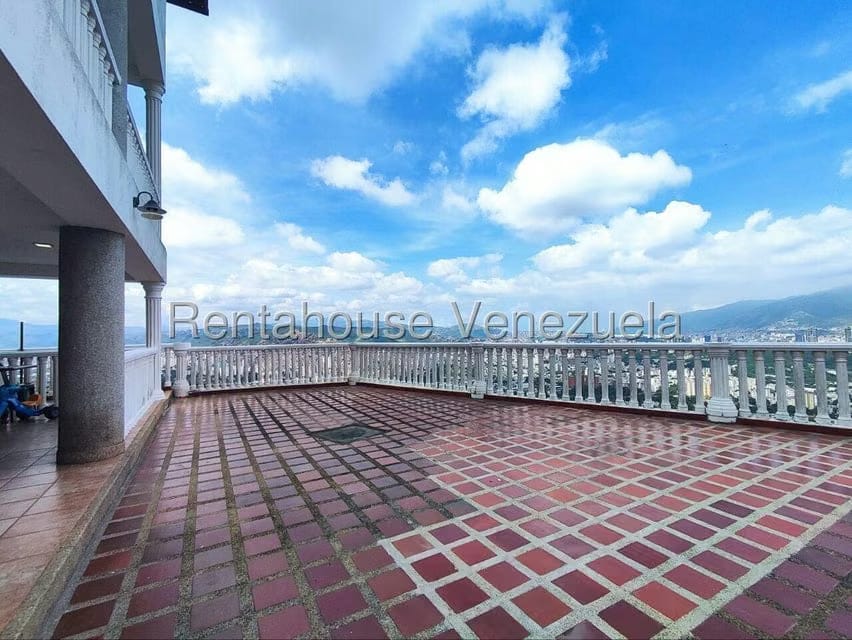 Casa (Multipes Niveles) en Venta en Colinas de Santa Monica, Distrito Metropolitano - 34