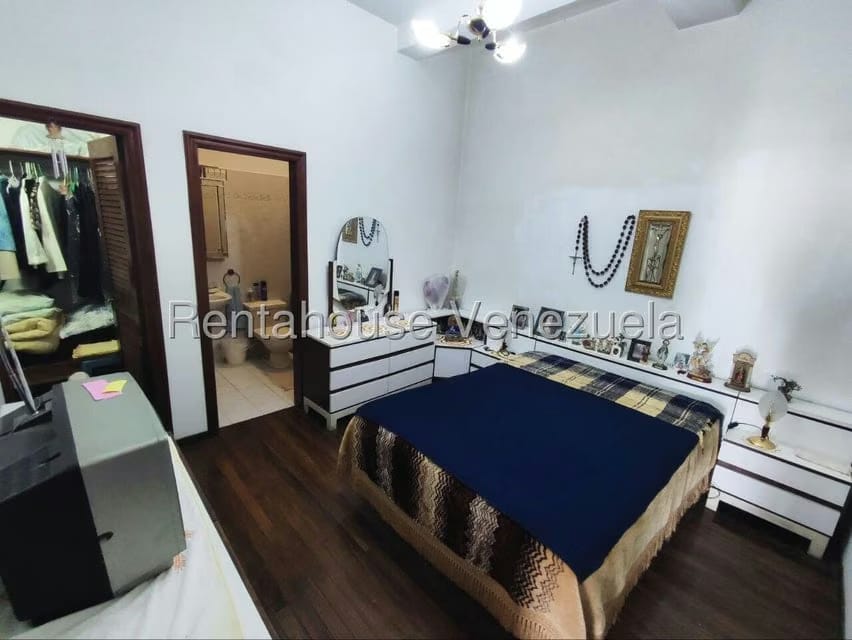 Casa (Multipes Niveles) en Venta en Colinas de Santa Monica, Distrito Metropolitano - 42