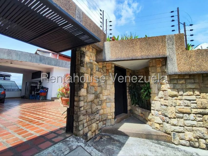 Casa (Multipes Niveles) en Venta en Colinas de Santa Monica, Distrito Metropolitano - 47