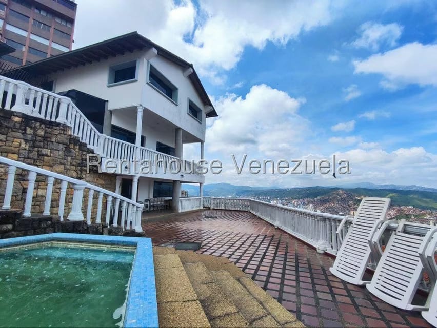 Casa (Multipes Niveles) en Venta en Colinas de Santa Monica, Distrito Metropolitano - 48