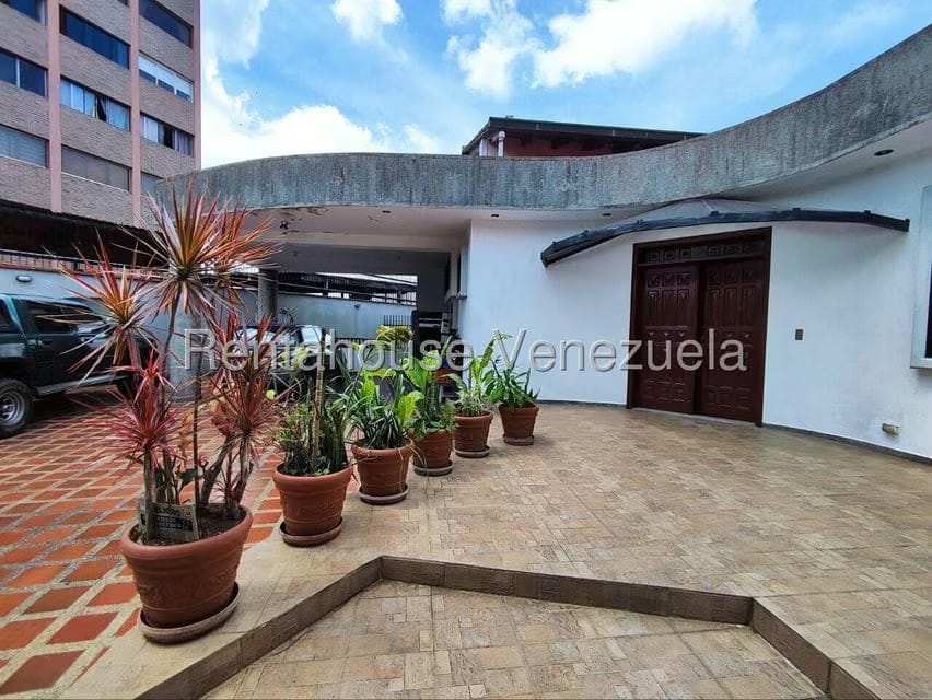 Casa (Multipes Niveles) en Venta en Colinas de Santa Monica, Distrito Metropolitano - 6