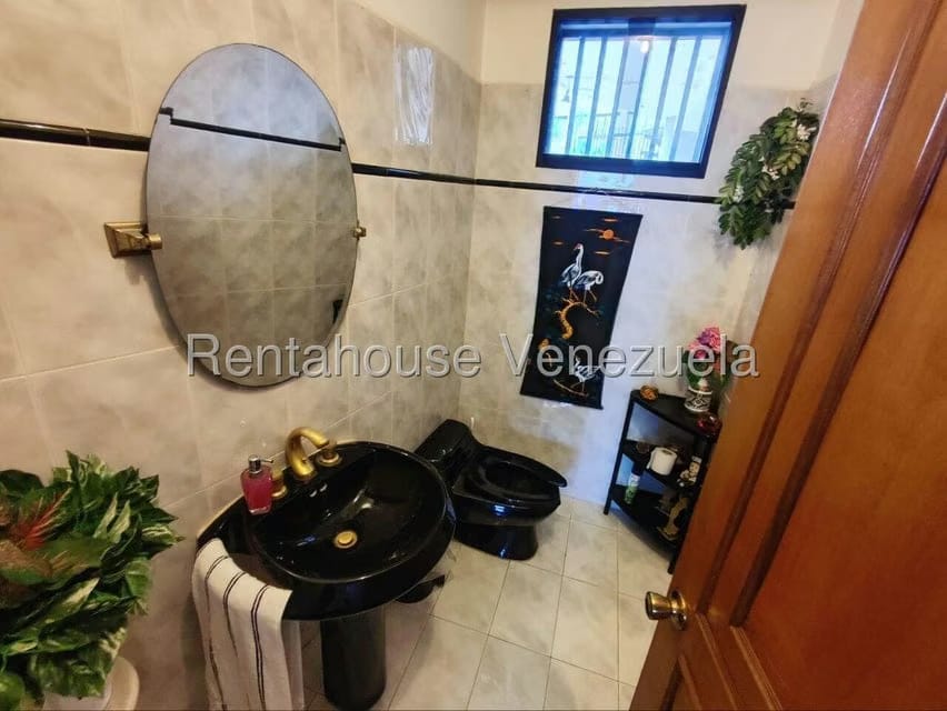 Casa (Multipes Niveles) en Venta en Colinas de Santa Monica, Distrito Metropolitano - 51