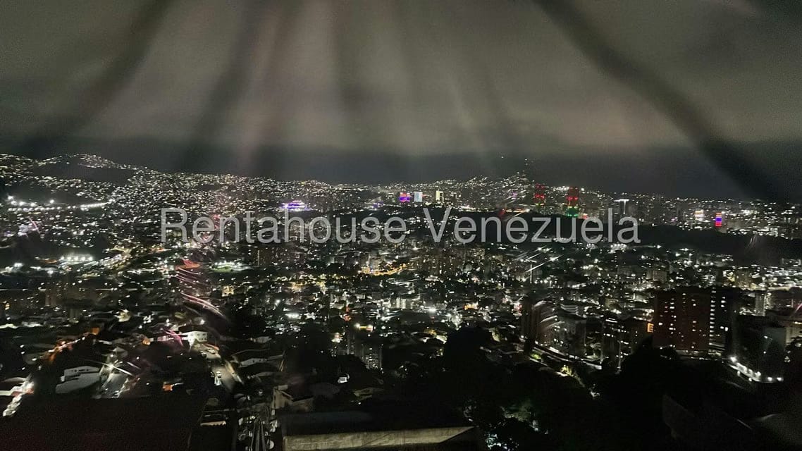 Casa (Multipes Niveles) en Venta en Colinas de Santa Monica, Distrito Metropolitano - 53