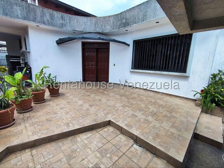 Casa (Multipes Niveles) en Venta en Colinas de Santa Monica, Distrito Metropolitano - 8
