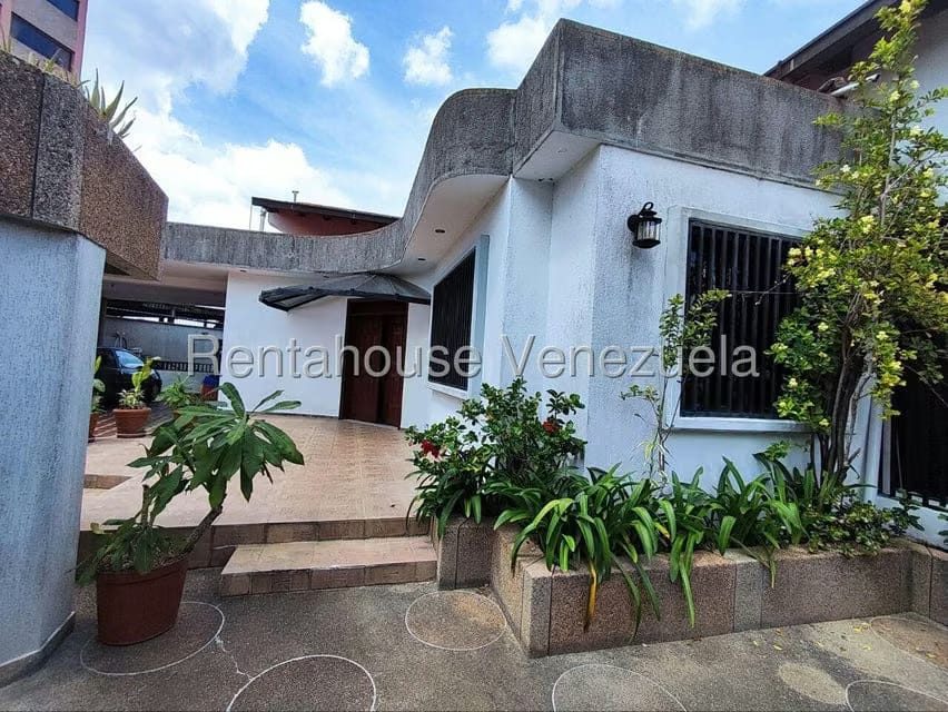 Casa (Multipes Niveles) en Venta en Colinas de Santa Monica, Distrito Metropolitano - 9