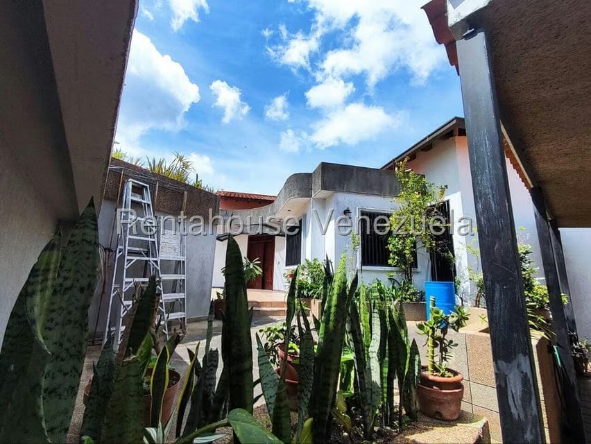 Casa (Multipes Niveles) en Venta en Colinas de Santa Monica, Distrito Metropolitano - 10