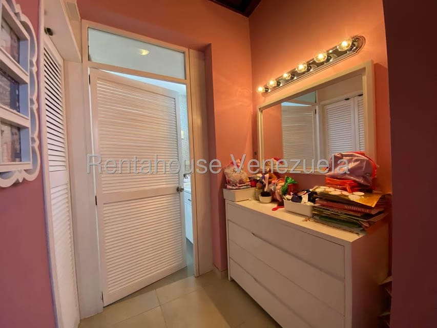 Casa (Multipes Niveles) en Venta en Cumbres de Curumo, Distrito Metropolitano - 103
