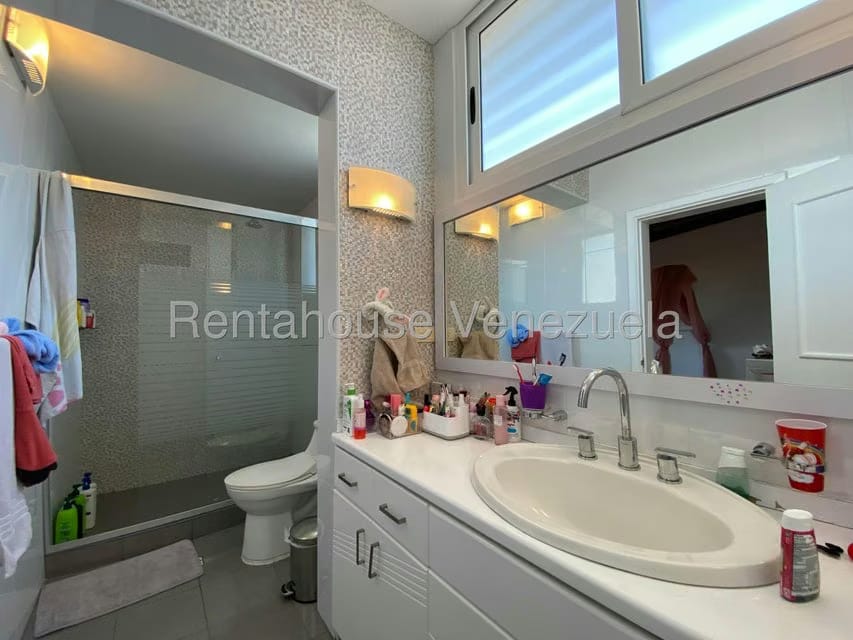 Casa (Multipes Niveles) en Venta en Cumbres de Curumo, Distrito Metropolitano - 104