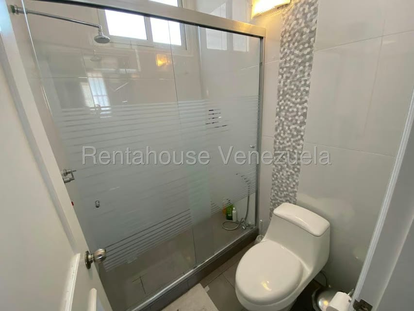 Casa (Multipes Niveles) en Venta en Cumbres de Curumo, Distrito Metropolitano - 106