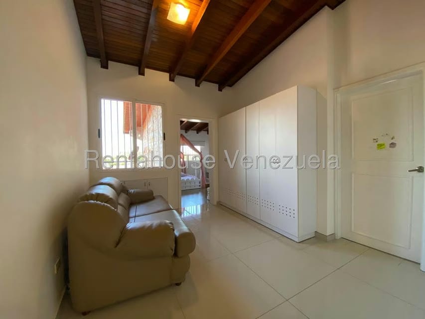 Casa (Multipes Niveles) en Venta en Cumbres de Curumo, Distrito Metropolitano - 111
