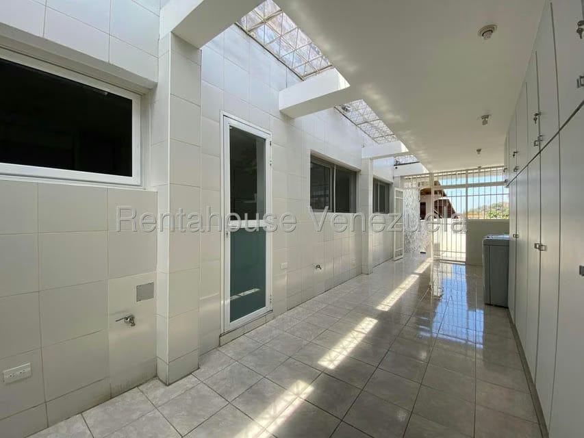 Casa (Multipes Niveles) en Venta en Cumbres de Curumo, Distrito Metropolitano - 117