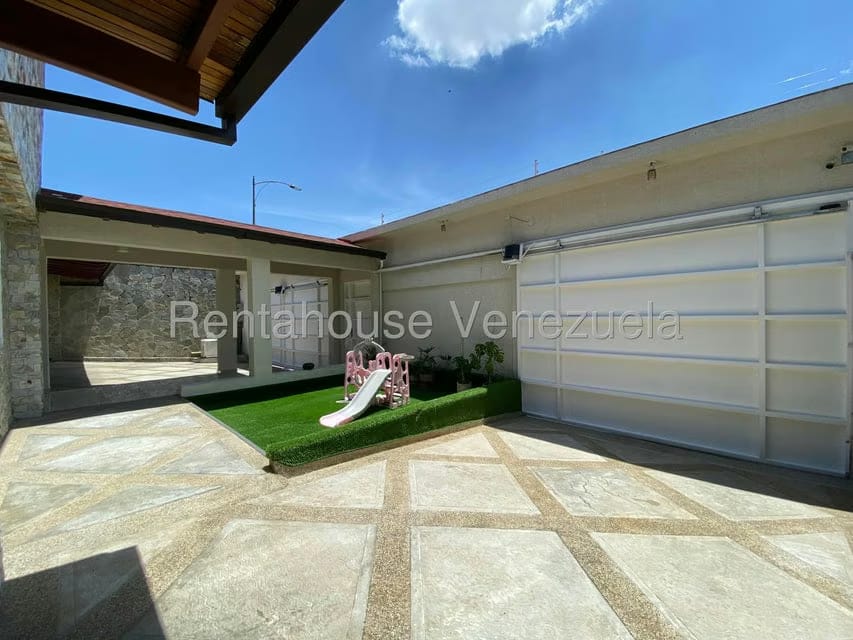 Casa (Multipes Niveles) en Venta en Cumbres de Curumo, Distrito Metropolitano - 120