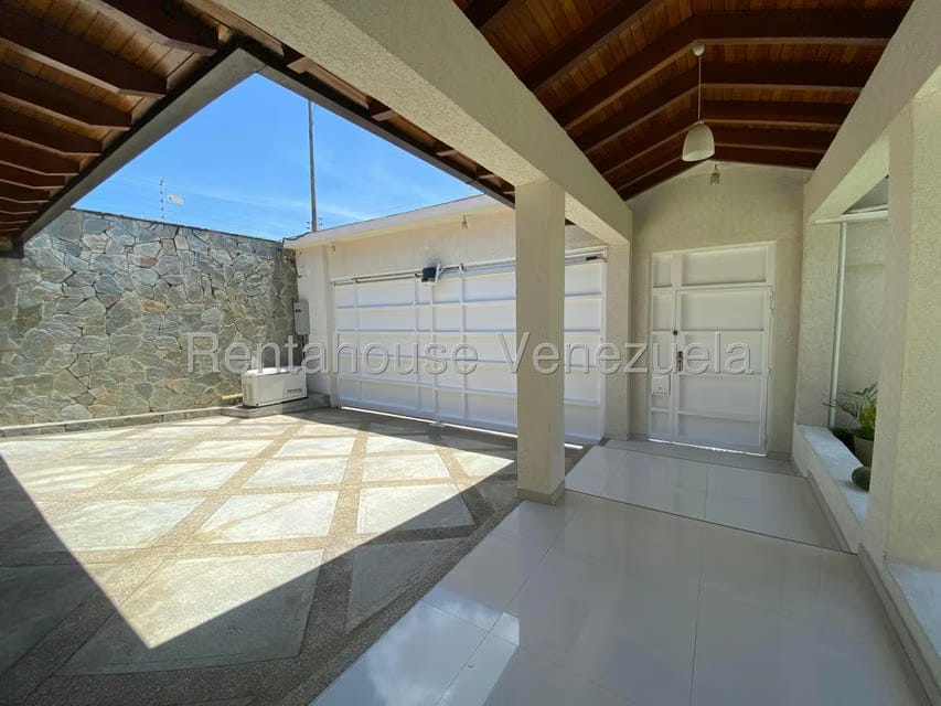 Casa (Multipes Niveles) en Venta en Cumbres de Curumo, Distrito Metropolitano - 121