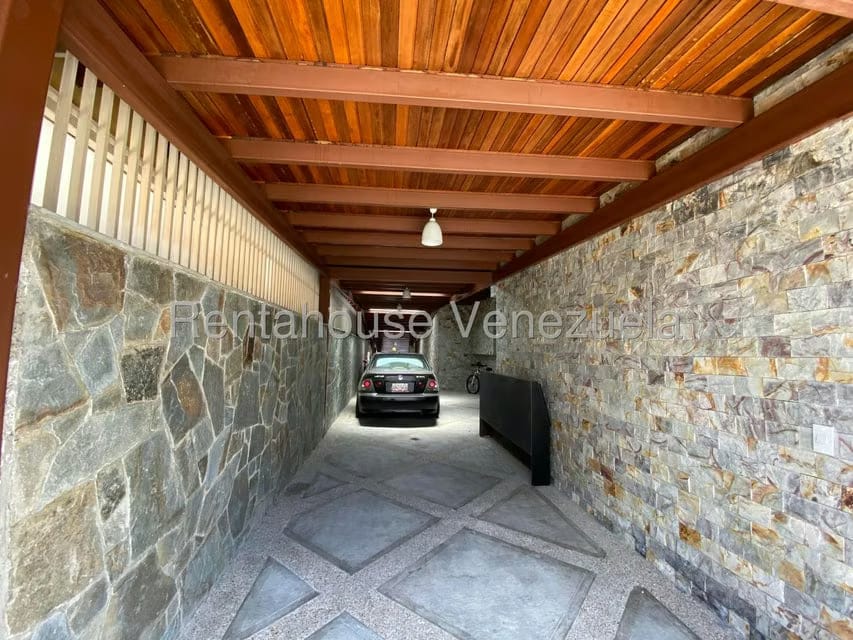 Casa (Multipes Niveles) en Venta en Cumbres de Curumo, Distrito Metropolitano - 126