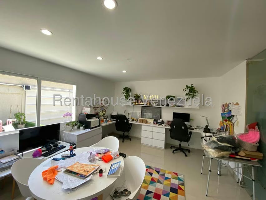 Casa (Multipes Niveles) en Venta en Cumbres de Curumo, Distrito Metropolitano - 19