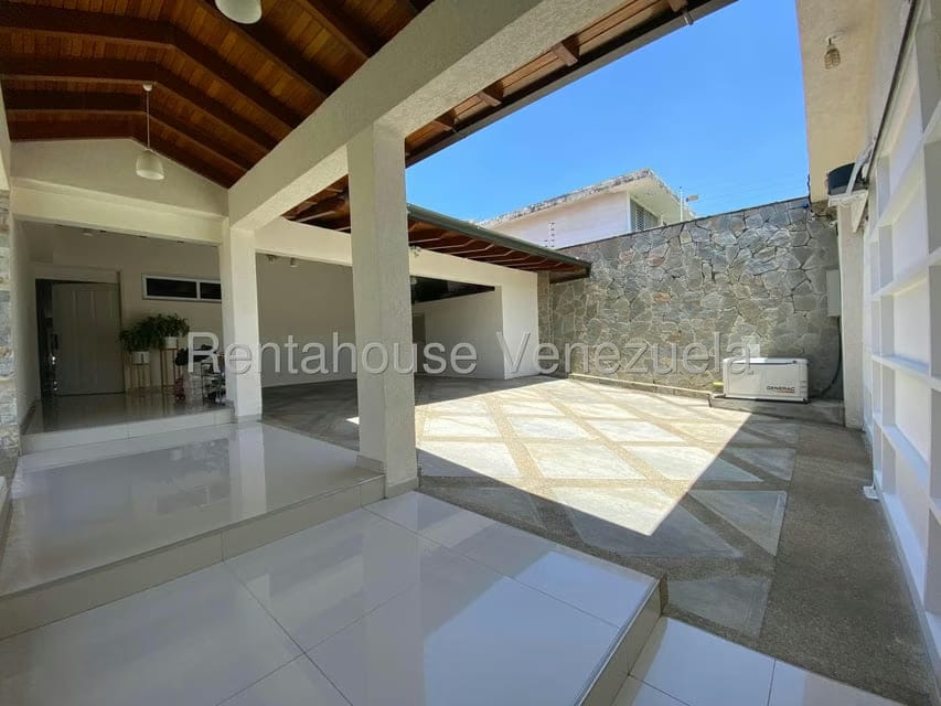 Casa (Multipes Niveles) en Venta en Cumbres de Curumo, Distrito Metropolitano - 3