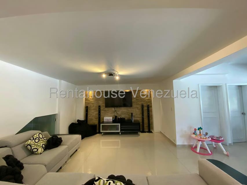 Casa (Multipes Niveles) en Venta en Cumbres de Curumo, Distrito Metropolitano - 26
