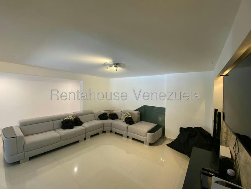 Casa (Multipes Niveles) en Venta en Cumbres de Curumo, Distrito Metropolitano - 28