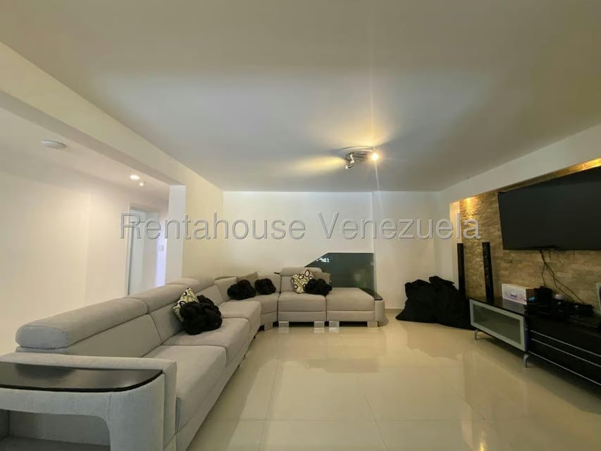 Casa (Multipes Niveles) en Venta en Cumbres de Curumo, Distrito Metropolitano - 29