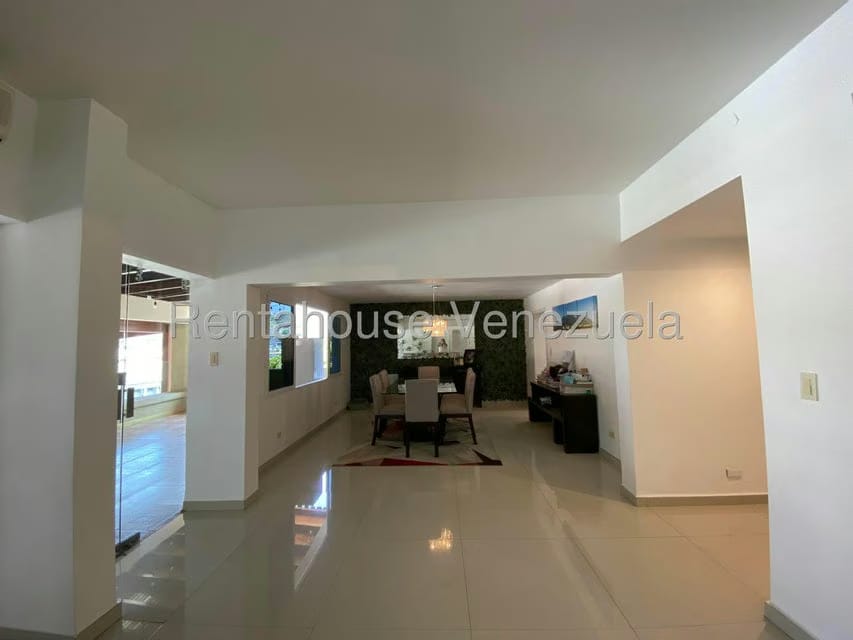 Casa (Multipes Niveles) en Venta en Cumbres de Curumo, Distrito Metropolitano - 32